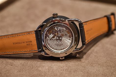 hermes voyageur watch|hermes arceau le temps de voyageur.